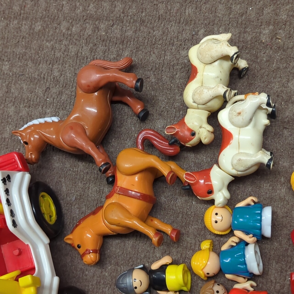 vintage 1980s Playskool Li'l Playmates shelcore huge 38pc toy lot - Picture 3 of 15